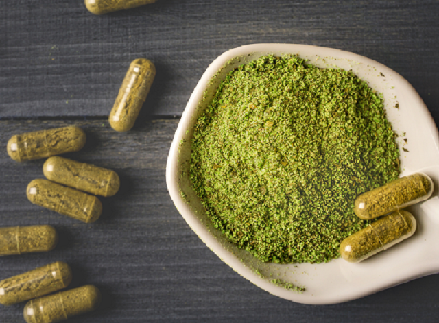 kratom v misce